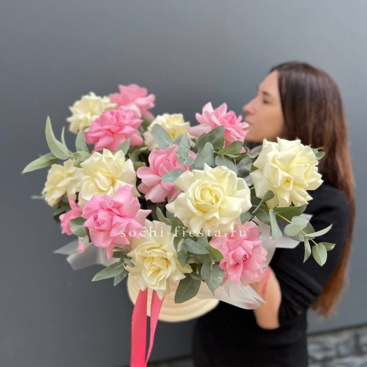 Зефирный бокс из 17 французских роз микс в Курске