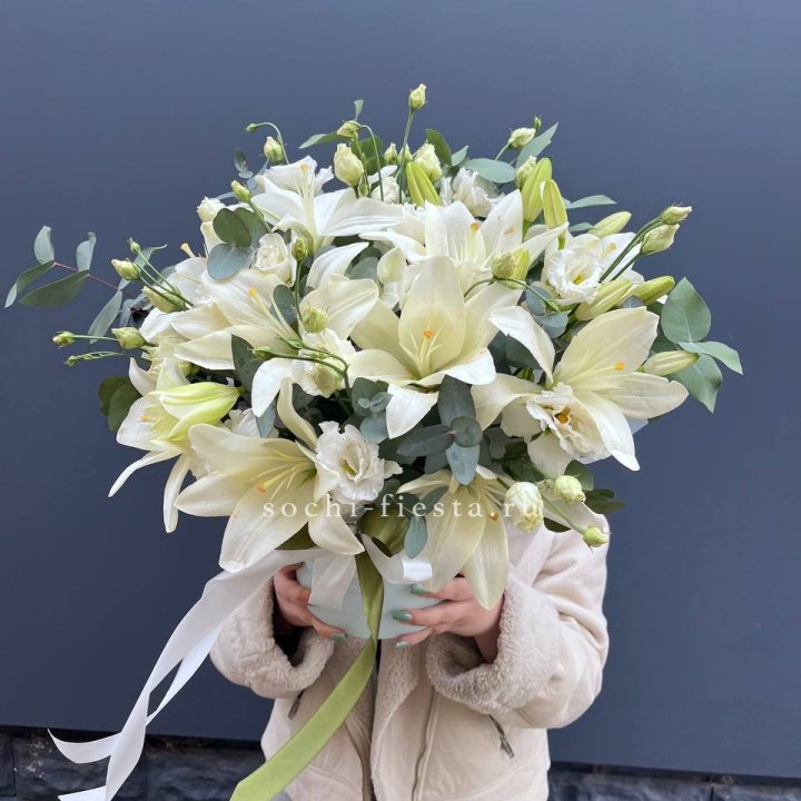 Бокс лилий и эустомы в Курске