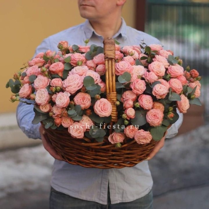 Корзина из 101 пионовидной розы в Курске