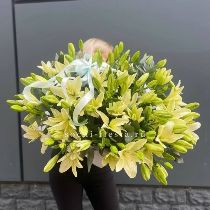 Лилии в корзине в Курске