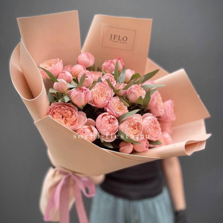 Букет из 9 кустовых роз Джульетта в Курске