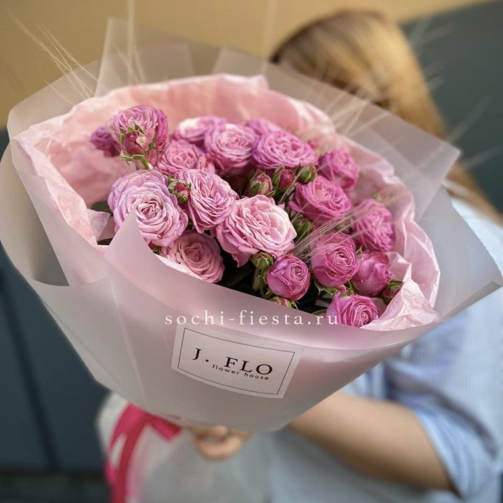 Пионовидные розы Мадам Бомбастик Pink в Курске