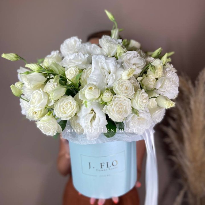 Бокс кустовых роз и эустомы  в Курске