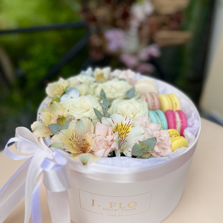 Цветочный бокс "Ника" в Курске