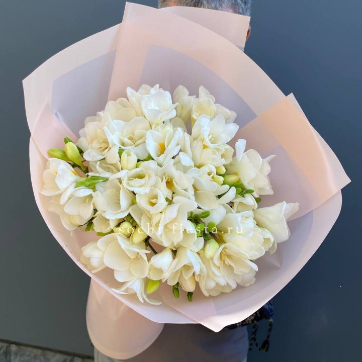 Букет белых фрезий  в Курске