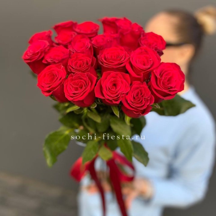 19 красных роз в Курске