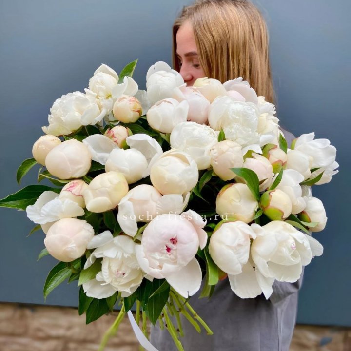 Охапка пионов в Курске