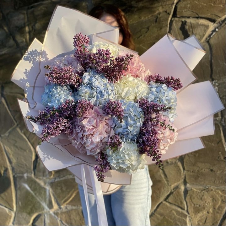 Букет гортензии с сиренью в Курске