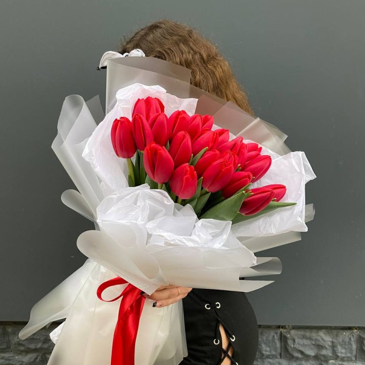  25 красных воздушных тюльпанов в Курске