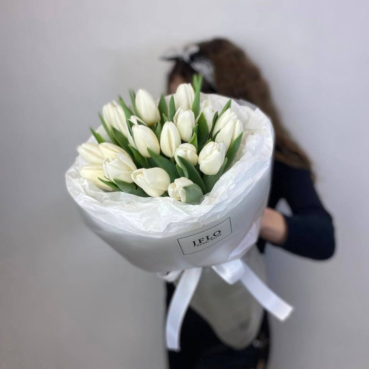  19 белых воздушных тюльпанов в Курске