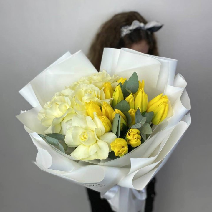 Дуо жёлтые тюльпаны и розы в Курске