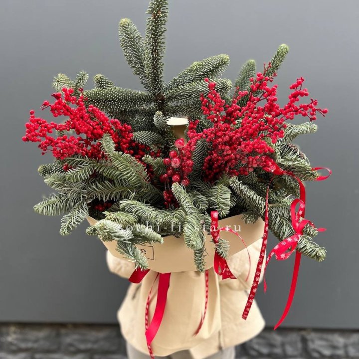 Букет нобилиса и ягод в Курске