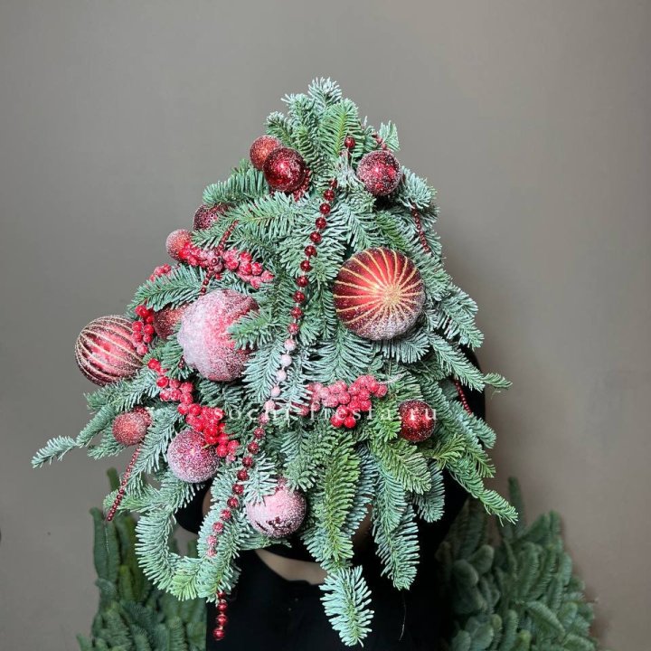 Ёлка красная в Курске