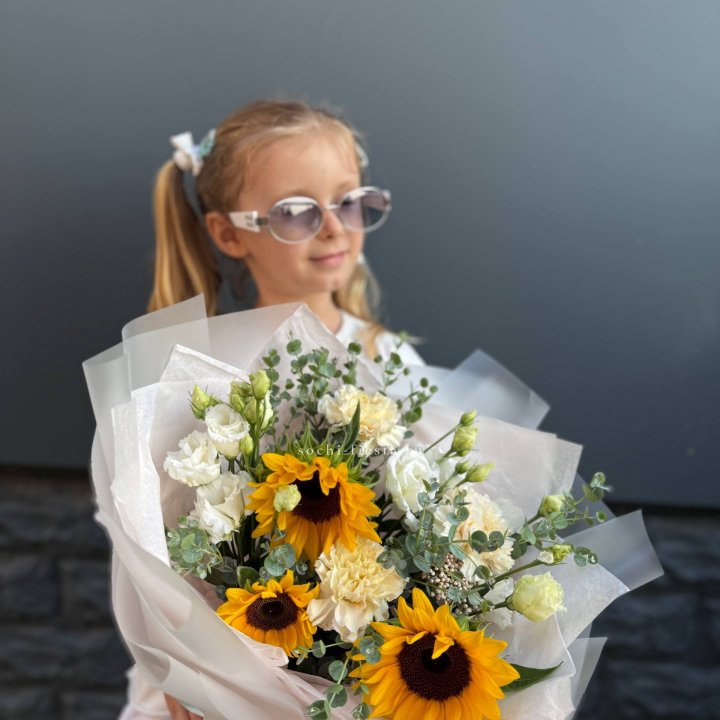  Букет  из стойких цветов с подсолнухами в Курске