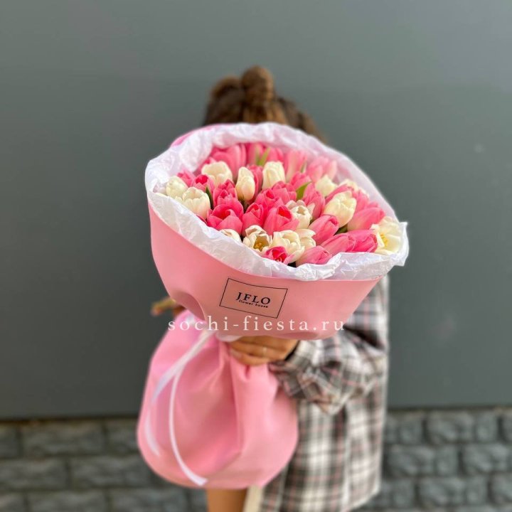 51 бело-розовый тюльпан в Курске