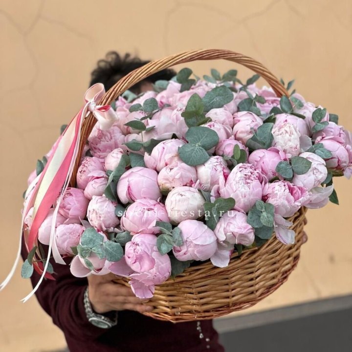 Корзина пионов "75" в Курске