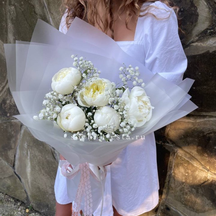 Букет белых пионов "Файв" в Курске