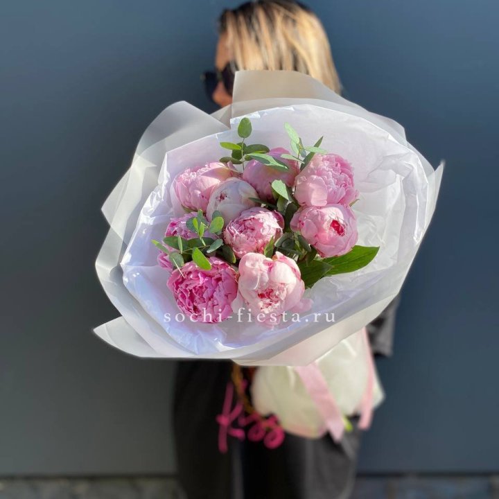 9 пионов с эвкалиптом в Курске