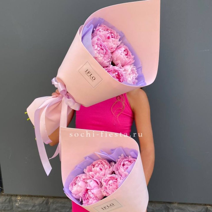 Букет из 5 пионов в Курске