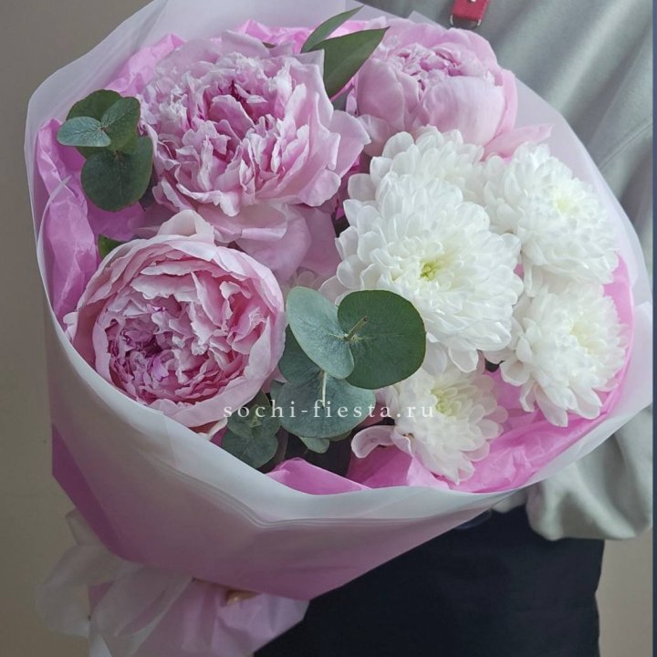  Букет комплимент с пионами в Курске