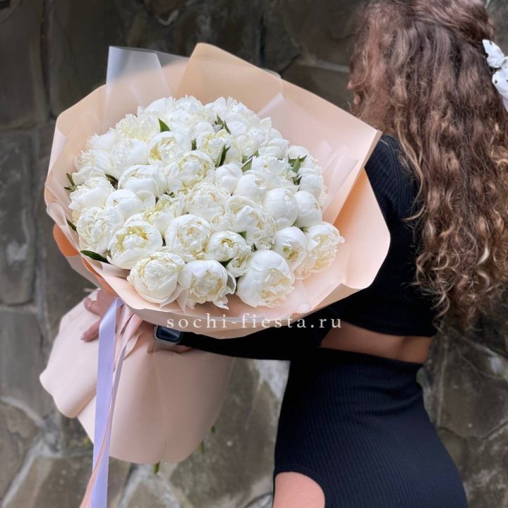 35 белых пион в Курске