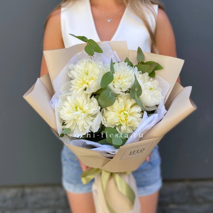  Букет белых пионов в Курске