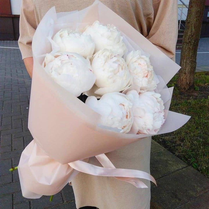 Букет белых пионов в Курске