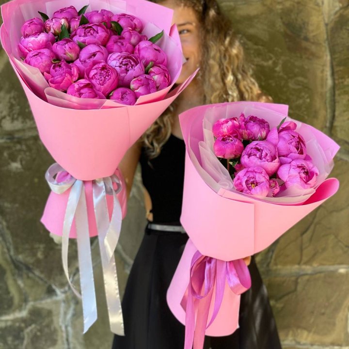 Букет ярких пионов  в Курске