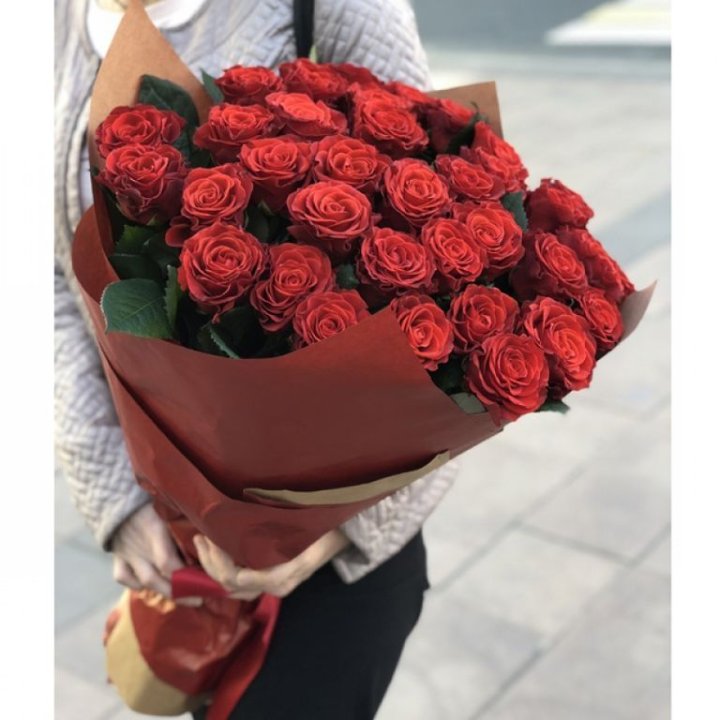 29 высоких роз  в Курске