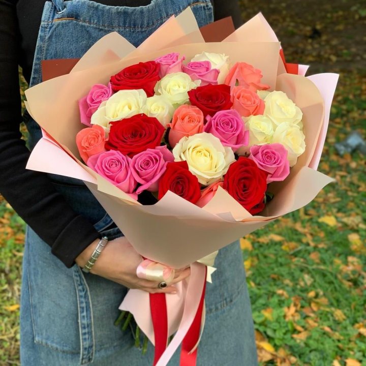 25 роз "Карусель" в Курске