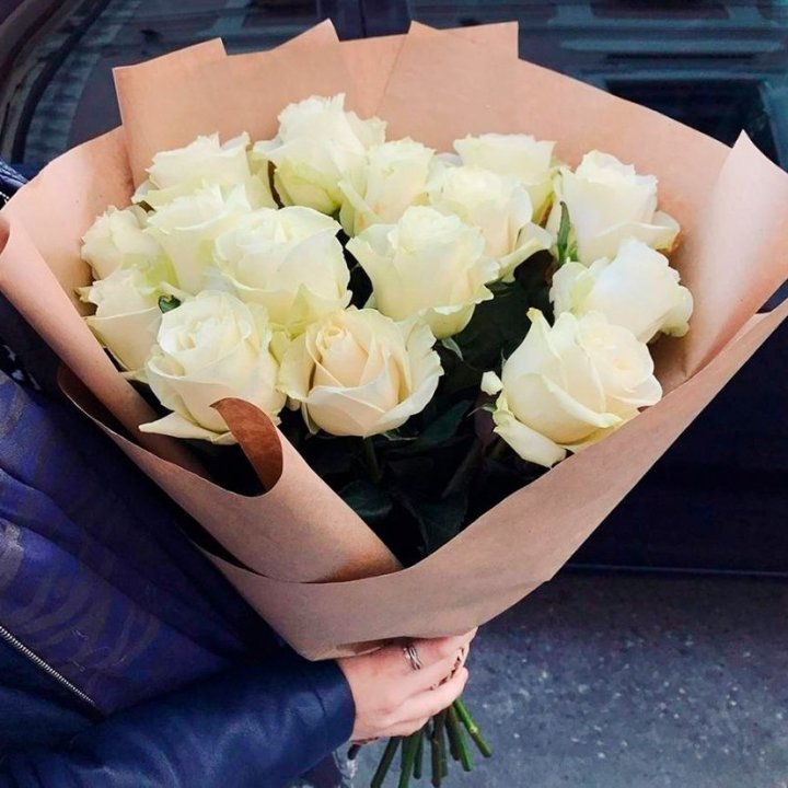 15 белых роз "Крафт" в Курске