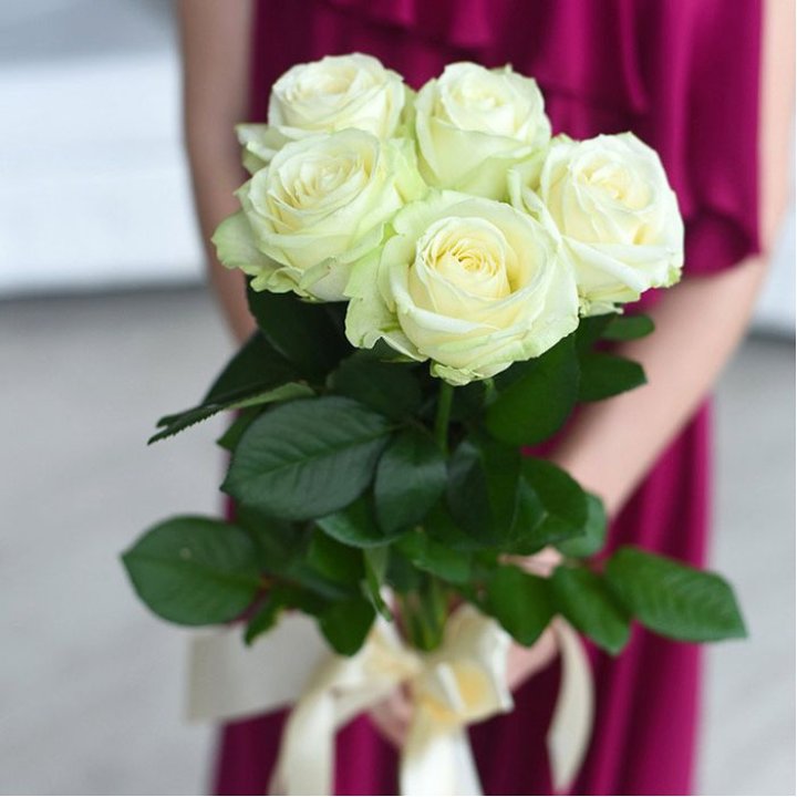 5 белых роз в Курске