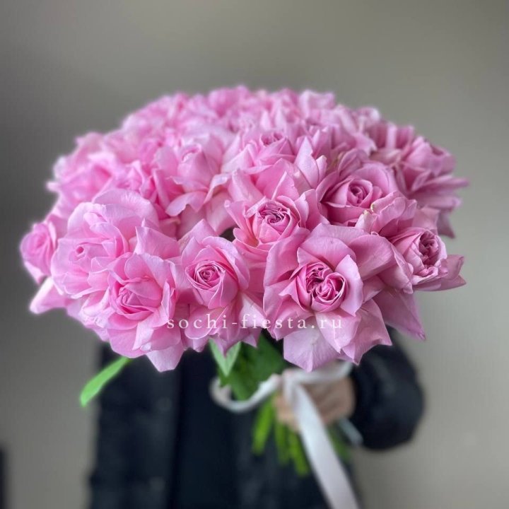 25 розовых французских роз в Курске