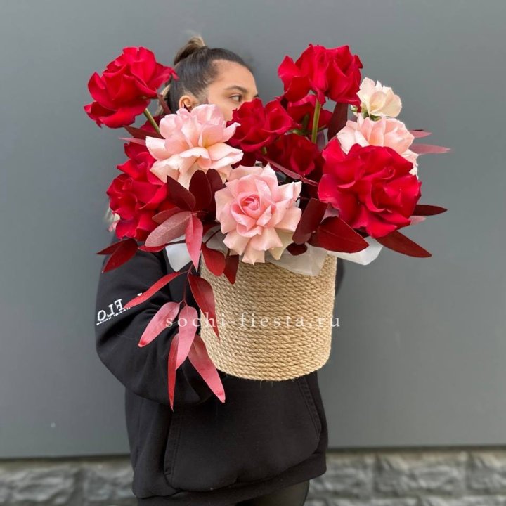 15 Французских роз в джутовом кашпо в Курске