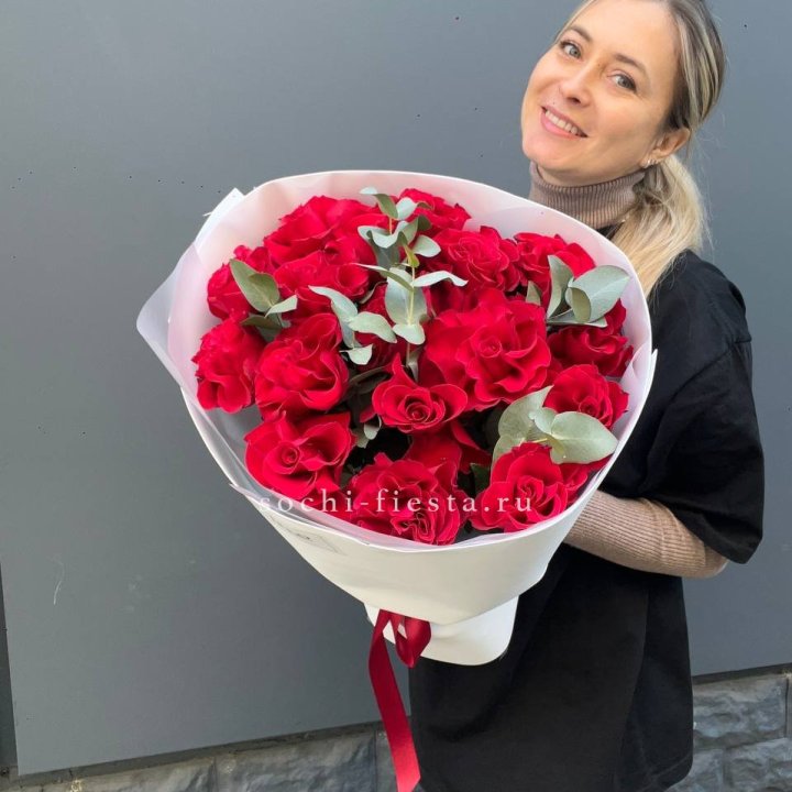 17 Красных французских роз в Курске