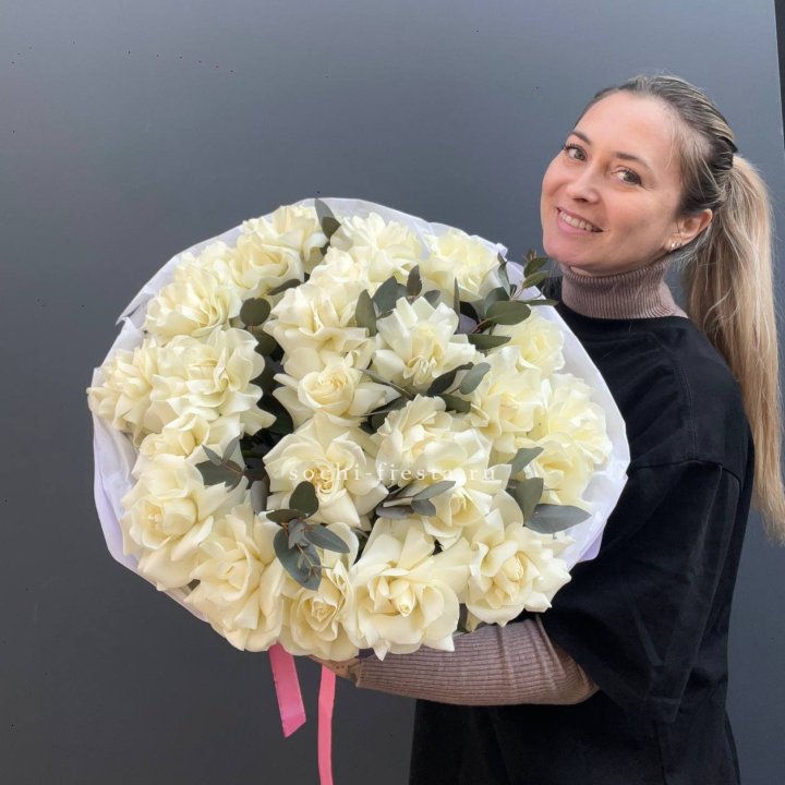 25 Белых французских роз Вайт найс в Курске