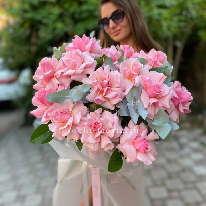 17 Розовых  французских роз в Курске