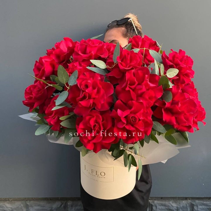 25 Французских красных роз в коробке в Курске