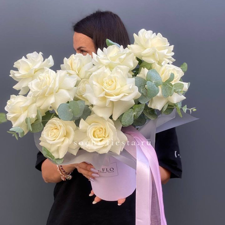 11 Французских белых роз в боксе в Курске