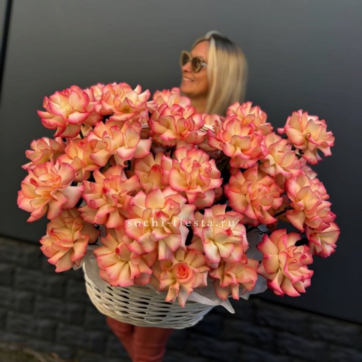 45 французских роз Джумилия в корзине в Курске