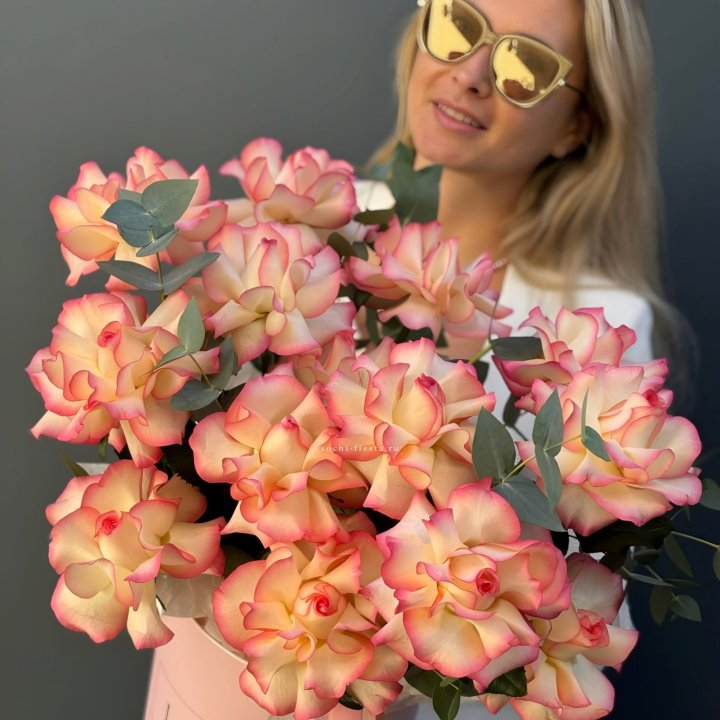 15 французских  роз Джумилия в боксе в Курске