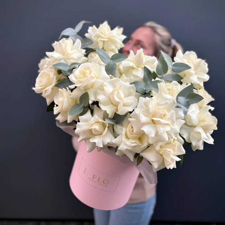 25 Французских белых роз в боксе в Курске