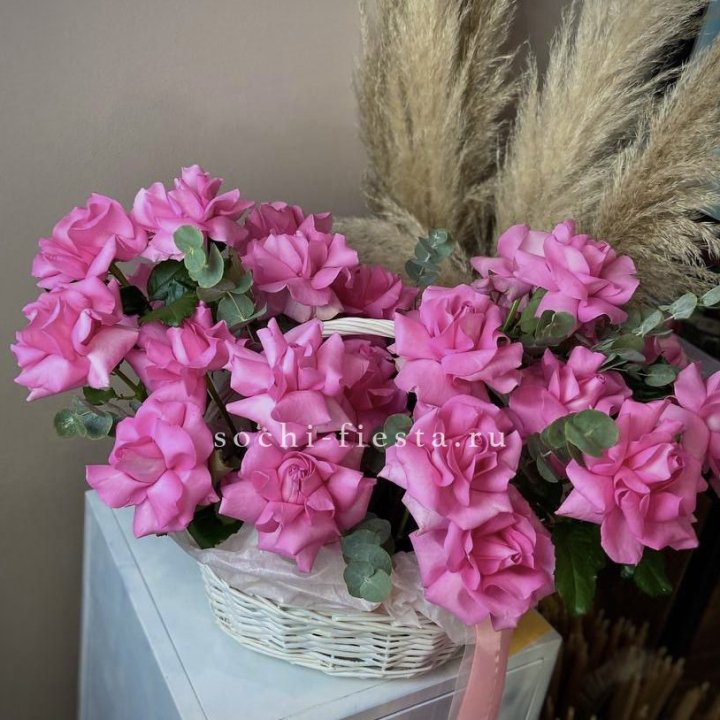 25 роз в цветочной корзине Пинк в Курске