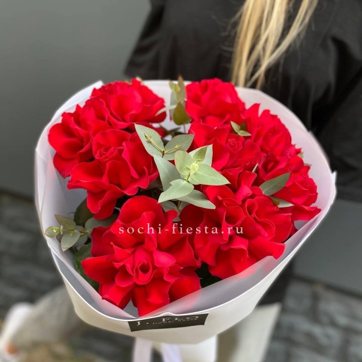 9 Красных французских роз в Курске