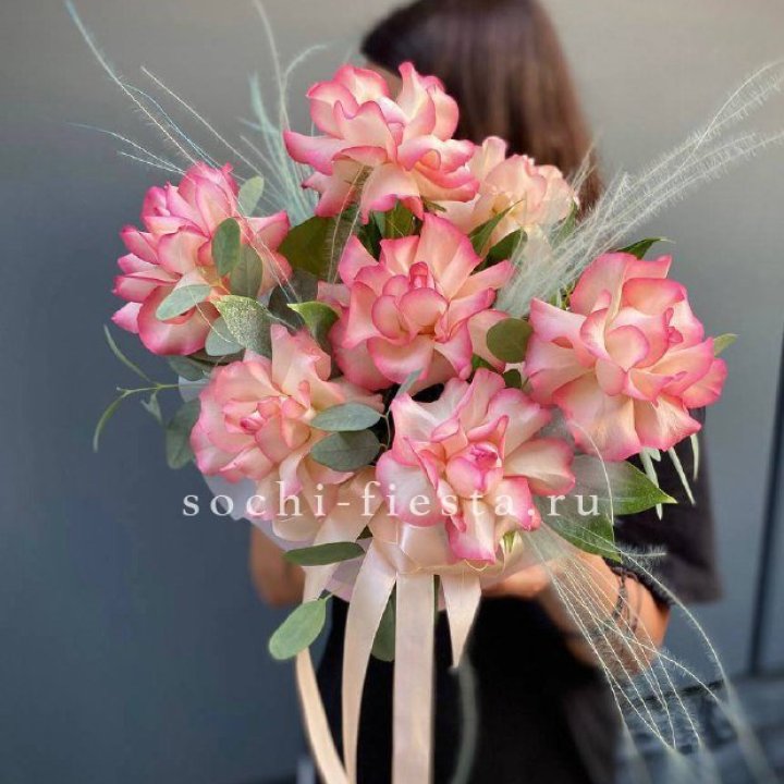 9 Французских роз Джумилия в боксе в Курске