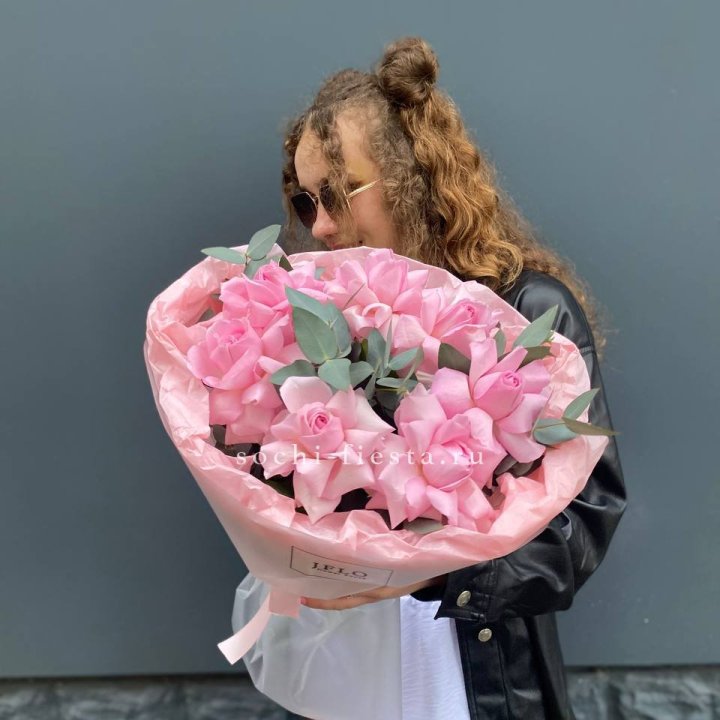 7 розовых роз в Курске