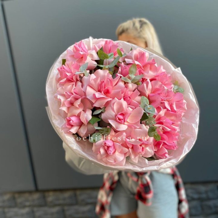 17 розовых роз в Курске