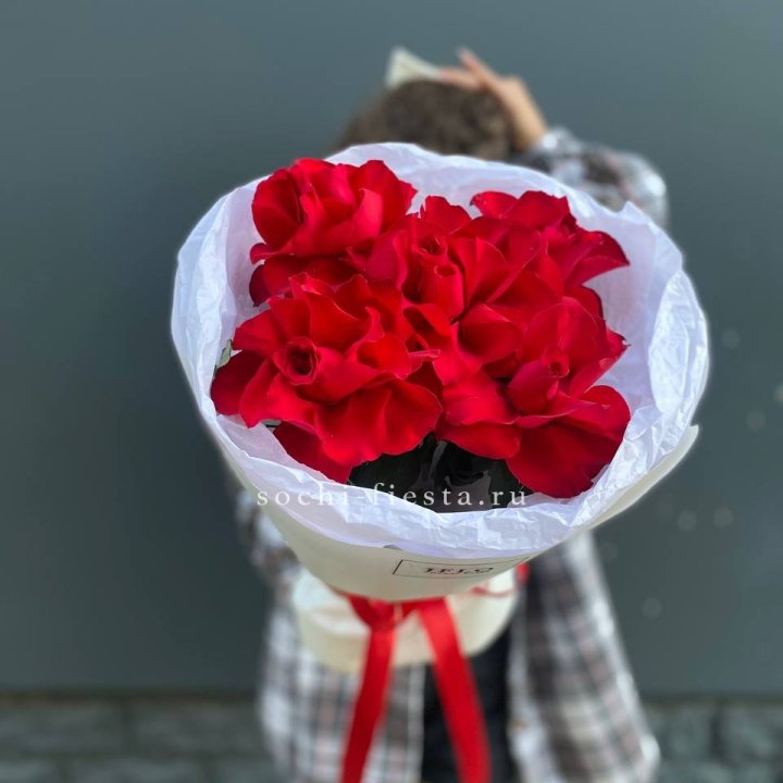 5 французских красных роз в Курске