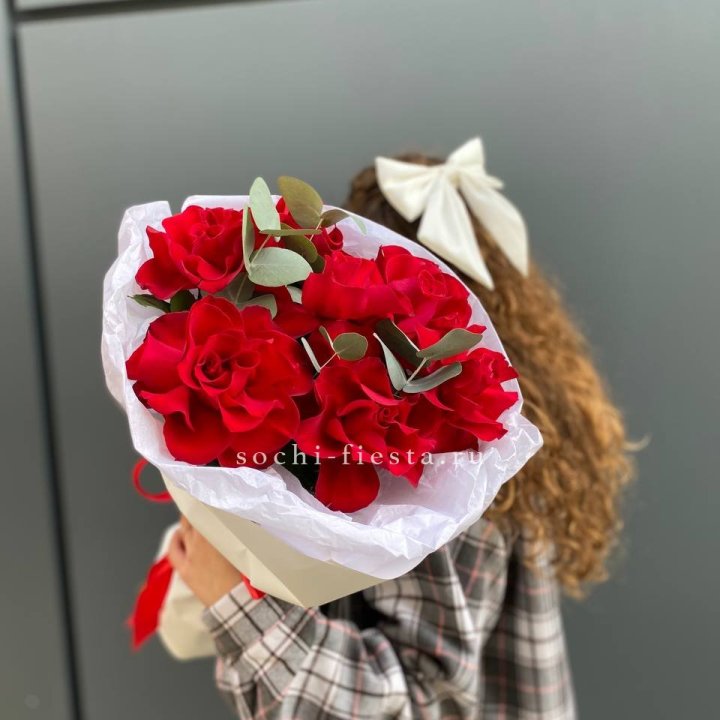 7 красных французских роз в Курске