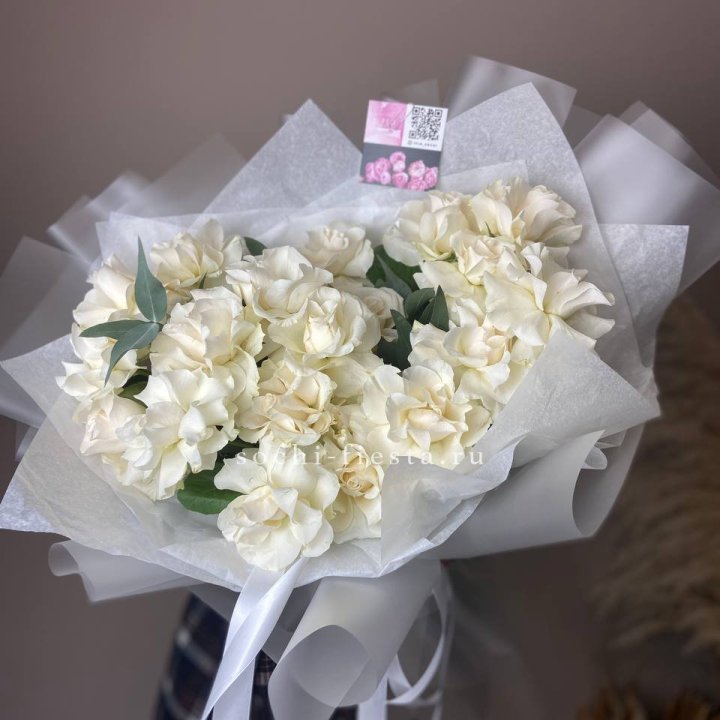 21 французских роз с эвкалиптом в Курске